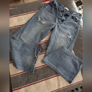 Light Blue Boyfriend Jeans with Distressing and Straight-Leg Style
